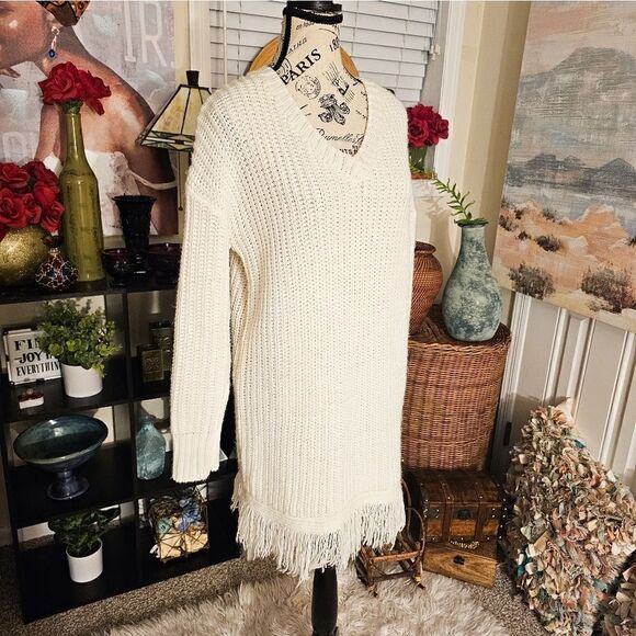 Acoa V- Neck Fringe Detail Acrylic, Chunky Stylish  Knitted Sweater. - Picture 8 of 13